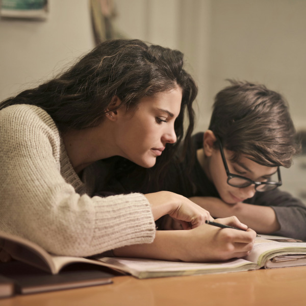 ¿Sabías que el lenguaje que utilizamos con nuestros hijos puede tener un efecto muy positivo en su aprendizaje y autoestima?